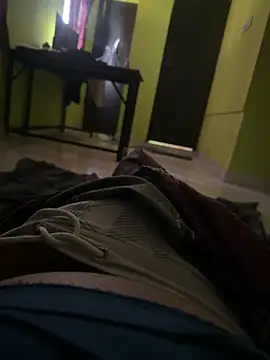 Snapshot of Dirty_08 chatting on October 29, 2025, 2:43 am Dirty 08 online show from October 29, 2025, 2:43 am