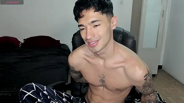 Snapshot of Damon__333 chatting on February 16, 2026, 1:04 am Damon 333 online show from February 16, 2026, 1:04 am