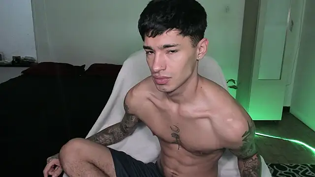 Snapshot of Damon__333 chatting on February 24, 2026, 5:03 pm Damon 333 online show from February 24, 2026, 5:03 pm