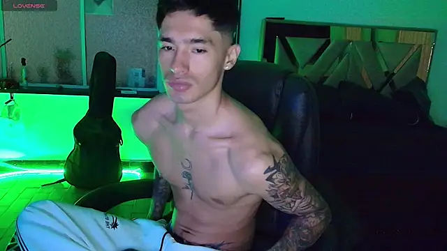 Damon  333 online show from November 2, 2025, 11:32 pm