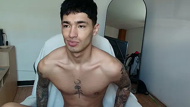 Snapshot of Damon__333 chatting on December 4, 2025, 5:56 pm Damon 333 online show from December 4, 2025, 5:56 pm