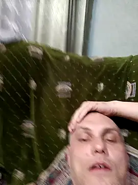 Pineapple04 online show from November 12, 2025, 7:29 pm