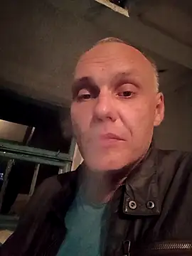 Pineapple04 online show from September 27, 2025, 7:53 pm