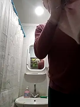 Pineapple04 online show from October 18, 2025, 5:37 pm