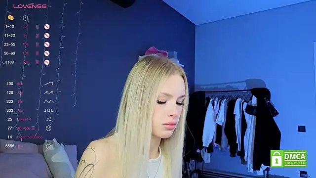 Snapshot of aneta_alisha chatting on September 15, 2025, 1:00 pm aneta alisha online show from September 15, 2025, 1:00 pm