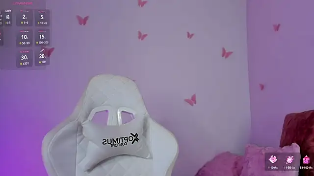 Snapshot of EmilyRive chatting on October 19, 2025, 9:39 pm EmilyRive online show from October 19, 2025, 9:39 pm