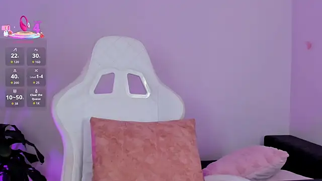 Snapshot of EmilyRive chatting on October 27, 2025, 10:33 pm EmilyRive online show from October 27, 2025, 10:33 pm