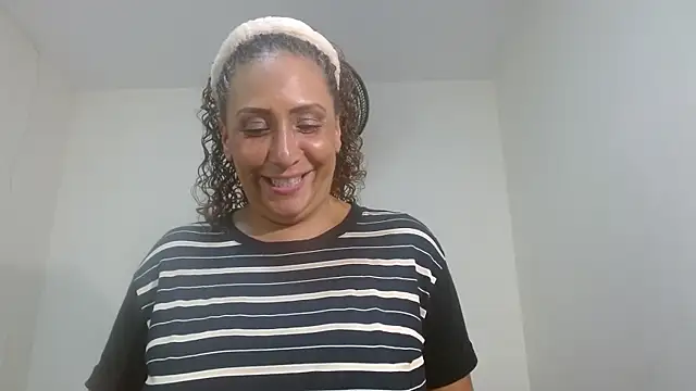 EvaMills1 online show from January 16, 2026, 9:08 pm