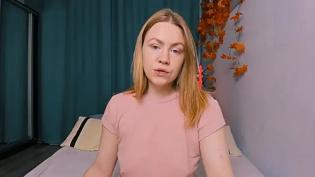 InsatiableFoxX online show from November 10, 2025, 5:40 pm