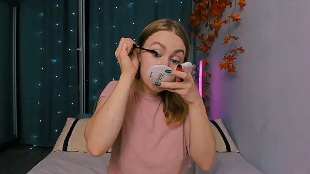 Snapshot of InsatiableFoxX chatting on September 21, 2025, 8:47 pm InsatiableFoxX online show from September 21, 2025, 8:47 pm