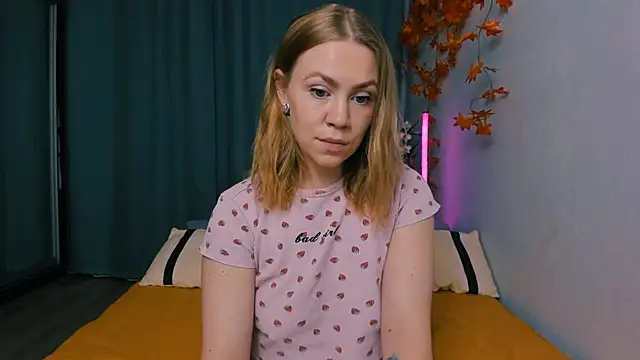 Snapshot of InsatiableFoxX chatting on September 23, 2025, 6:59 pm InsatiableFoxX online show from September 23, 2025, 6:59 pm