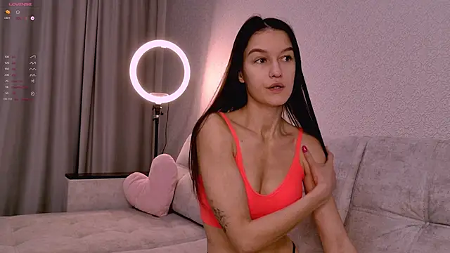 Alice  grace online show from October 27, 2025, 10:00 pm