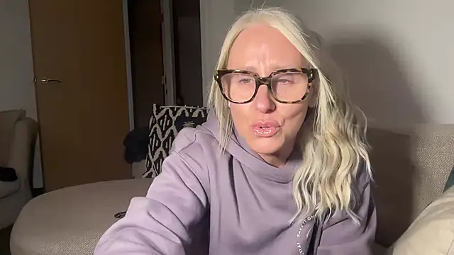 MelodyCollinsUk online show from March 2, 2025, 5:41 pm