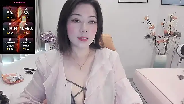 Crystal Wings online show from October 7, 2025, 1:17 am