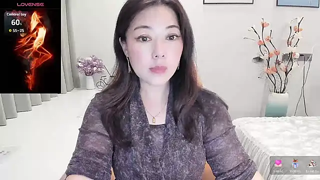 Crystal Wings online show from September 19, 2025, 1:37 pm