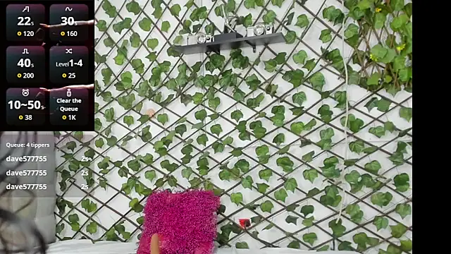 valentina 0  online show from November 10, 2025, 8:36 pm