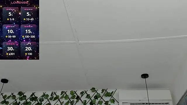 valentina 0  online show from November 15, 2025, 8:02 pm