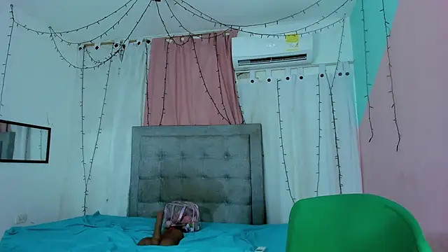 valentina 0  online show from October 21, 2025, 3:50 am