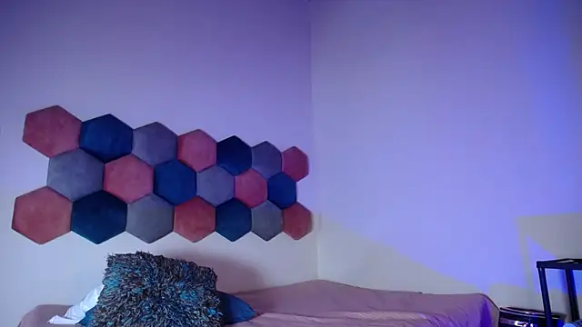 liz-beths online show from February 5, 2025, 1:22 pm