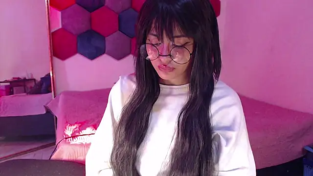 liz-beths online show from February 28, 2025, 2:09 pm