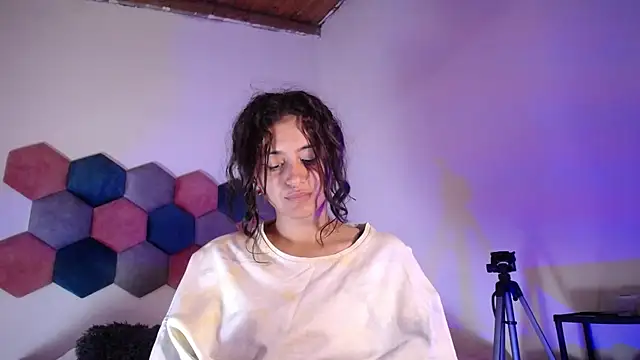 liz-beths online show from February 6, 2025, 4:36 pm