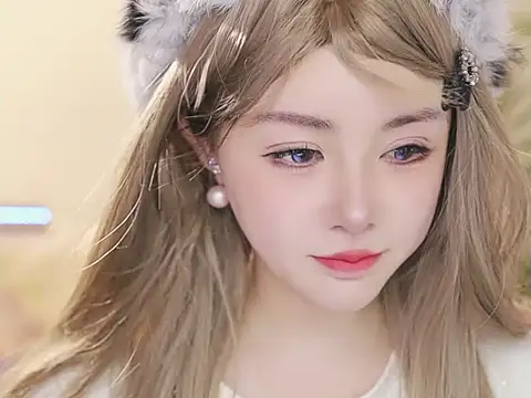 Qiaoqiao  online show from April 10, 2026, 10:11 am