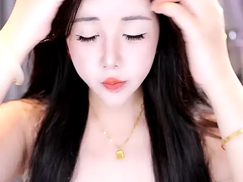 Qiaoqiao  online show from October 16, 2025, 6:21 am