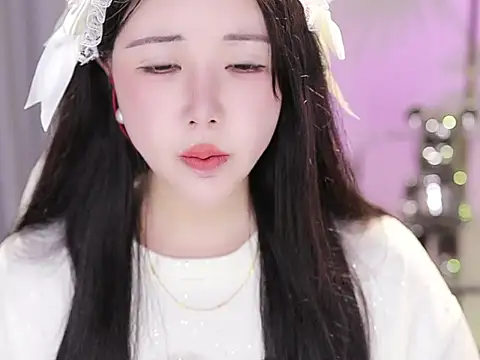 Qiaoqiao  online show from October 7, 2025, 4:57 am