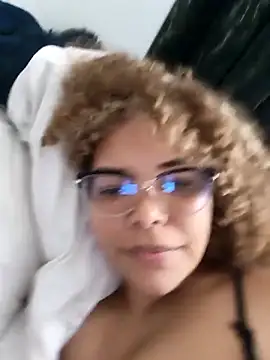 Snapshot of NiaColusi chatting on February 2, 2026, 9:47 pm NiaColusi online show from February 2, 2026, 9:47 pm