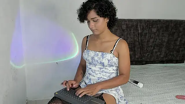 Snapshot of baby_kaliope chatting on December 4, 2024, 1:25 pm baby kaliope online show from December 4, 2024, 1:25 pm