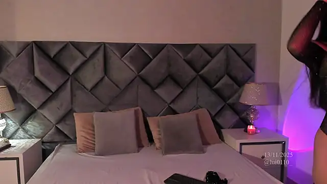 Luisa0110 online show from November 13, 2025, 7:29 pm