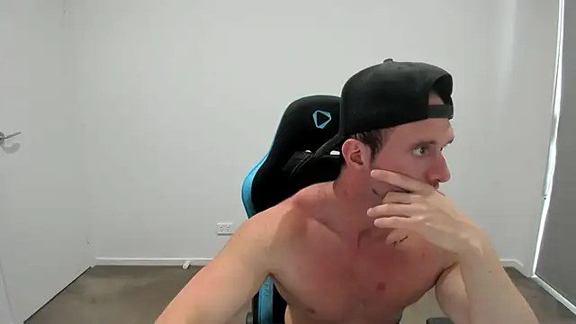 Snapshot of _DownUnderFit_ chatting on November 19, 2025, 3:06 am DownUnderFit online show from November 19, 2025, 3:06 am