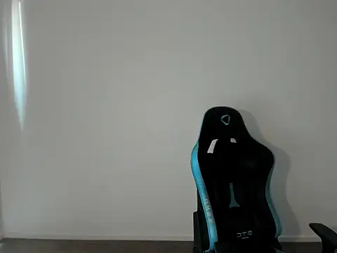 Snapshot of _DownUnderFit_ chatting on October 28, 2025, 10:52 pm DownUnderFit online show from October 28, 2025, 10:52 pm