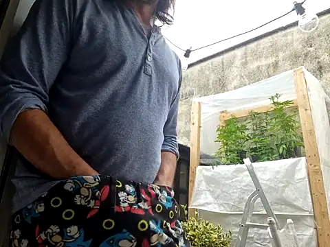 stavroun online show from September 10, 2025, 4:17 pm