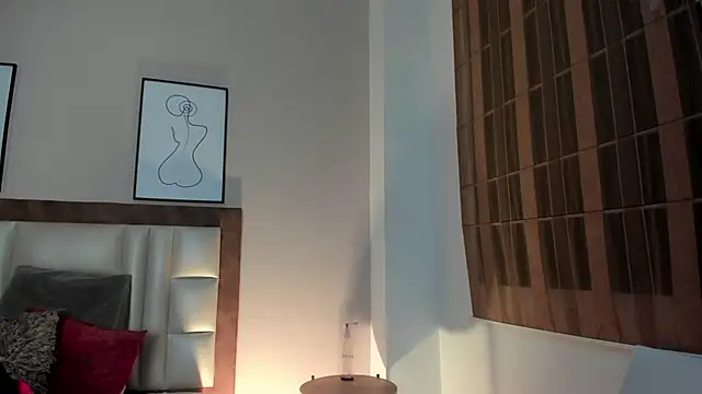 SabrinaWarrenn online show from January 28, 2025, 12:00 pm