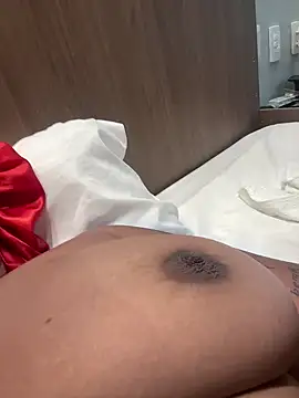 palomamoraid online show from March 4, 2025, 8:49 pm