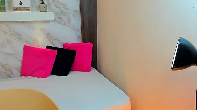 AmyBarton02 online show from January 13, 2026, 7:40 pm