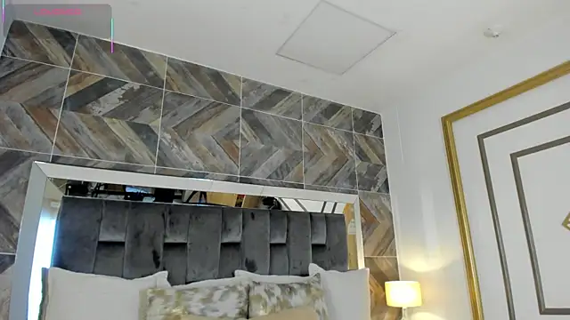 Snapshot of TaniaSmith1 chatting on October 11, 2025, 11:17 pm TaniaSmith1 online show from October 11, 2025, 11:17 pm