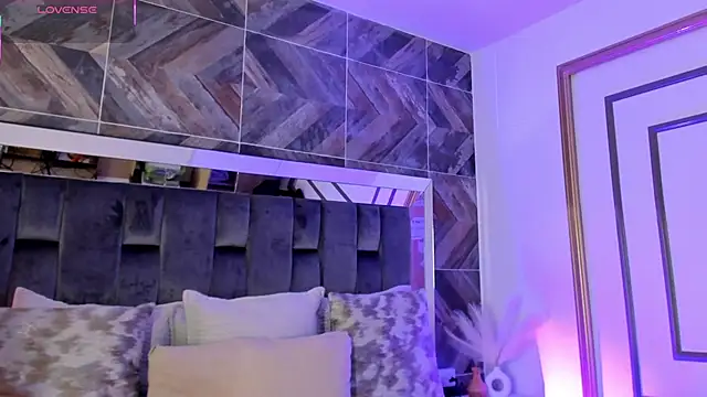 Snapshot of TaniaSmith1 chatting on November 24, 2025, 11:16 pm TaniaSmith1 online show from November 24, 2025, 11:16 pm