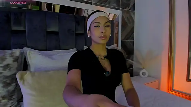 Snapshot of TaniaSmith1 chatting on November 29, 2025, 11:16 pm TaniaSmith1 online show from November 29, 2025, 11:16 pm