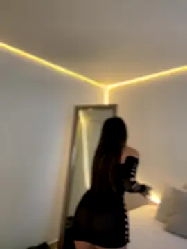 AmmyCollinsW online show from November 25, 2025, 9:37 pm