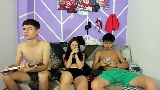 Fresahot2005 online show from December 11, 2024, 11:00 pm