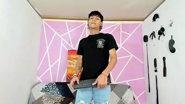 Fresahot2005 online show from January 26, 2025, 7:09 pm