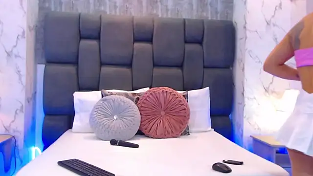 SophieWolkman online show from November 13, 2025, 12:09 pm