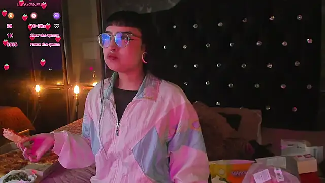 Cintya Kros online show from October 22, 2025, 7:35 pm