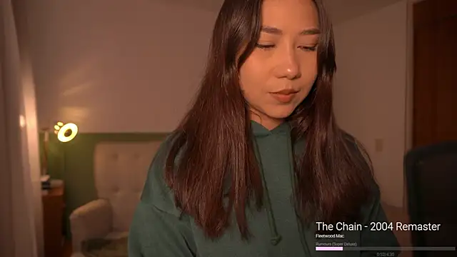 Snapshot of Aimilayne chatting on February 8, 2026, 4:37 pm Aimilayne online show from February 8, 2026, 4:37 pm