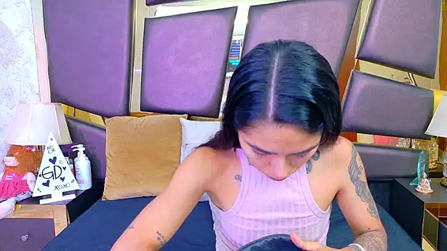 NicoleEsposito online show from April 10, 2026, 12:34 pm