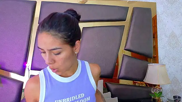 NicoleEsposito online show from October 9, 2025, 1:00 pm