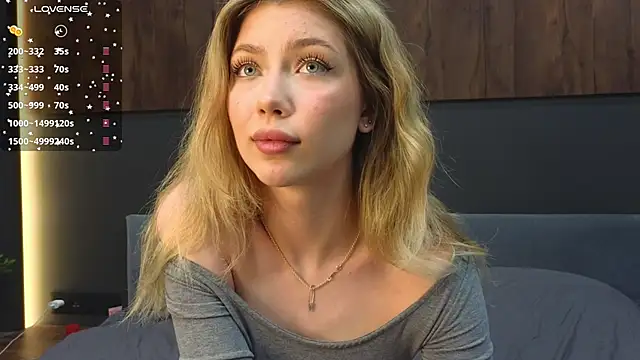 Snapshot of Rainaslater chatting on February 23, 2025, 11:58 pm Rainaslater online show from February 23, 2025, 11:58 pm