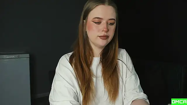 Pinku kitsune online show from December 17, 2025, 4:06 am